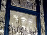 012-particolarie della porta del Battistero.jpg
